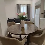 شقة Stelina